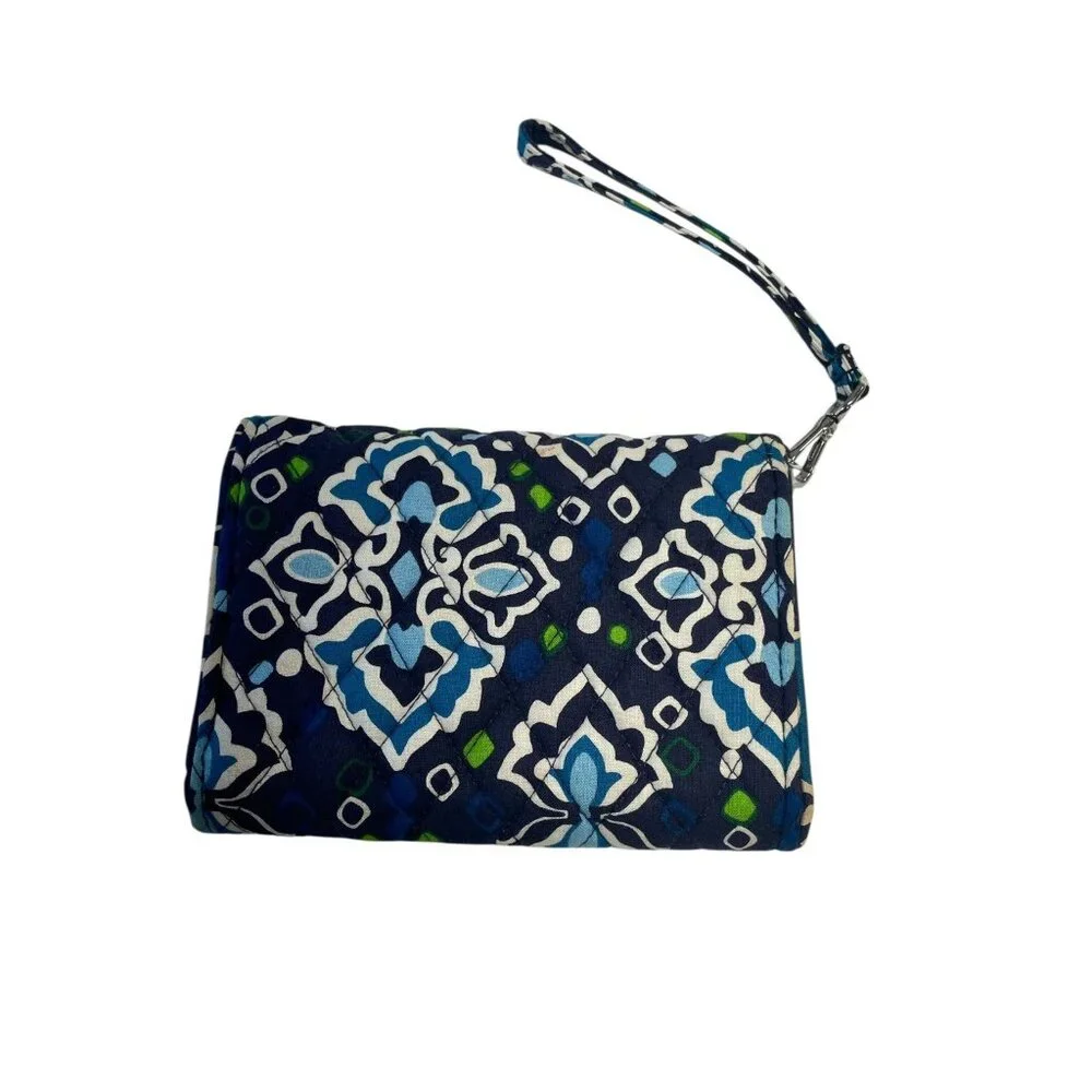 Vera Bradley lock carrying